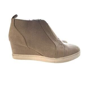 A New Day Side Zip Tan Wedge Heel Faux Suede Vegan Sneakers Womens Size 9.5